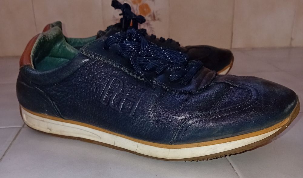 Sapatos e sapatilhas