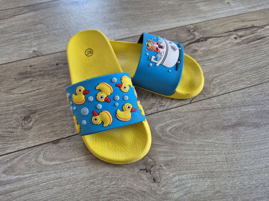 Jak nowe!Jak nowe!  Klapki dziecięce w kaczuszki, Smyk, rozm 28