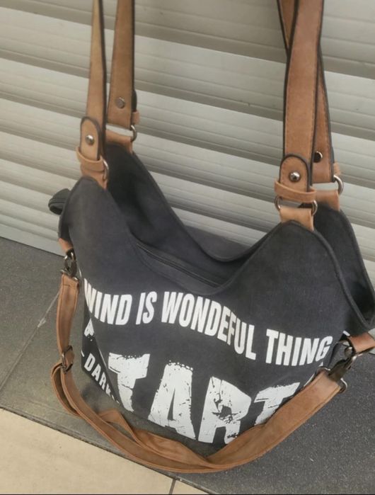 Listonoszka czarna z napisem