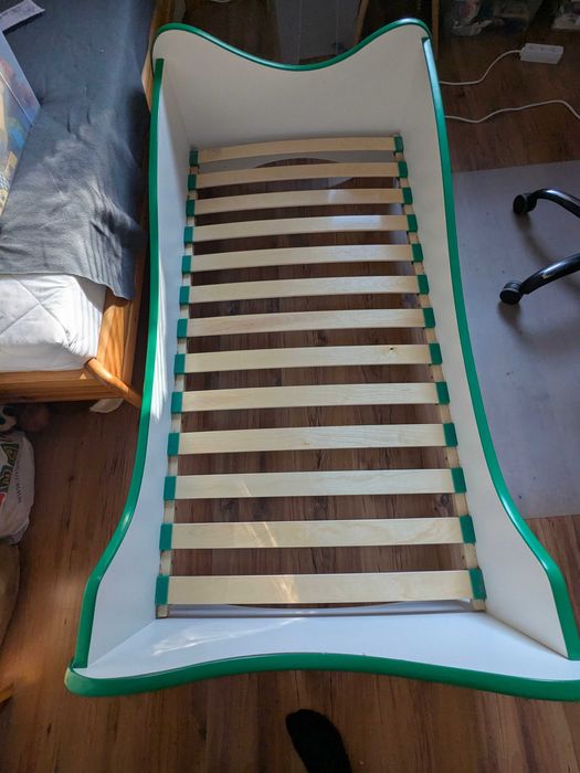 Łóżko dziecięce .