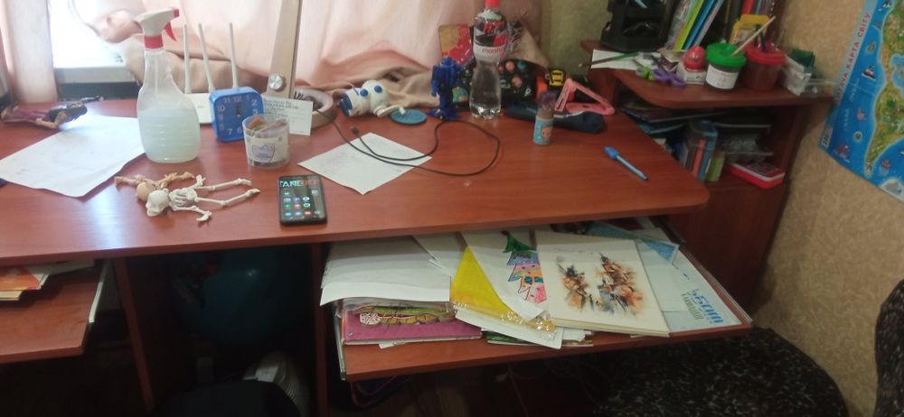 Продам письмовий стіл,робився під заказ в кімнату на двох дітей