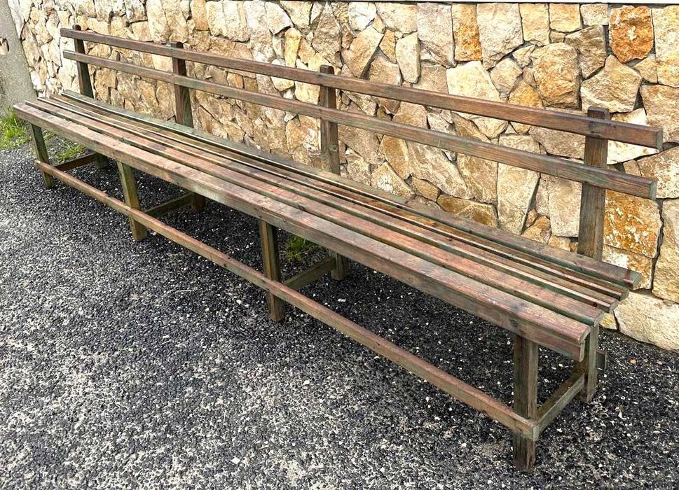 Banco corrido com apoio de costas antigo