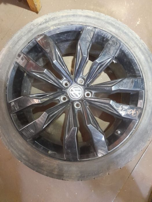 Диск Volkswagen OEM 5NN601025E 8,5x20 5x112 ET38 DIA57,1 (gloss black)