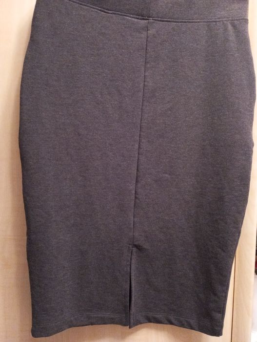 Piękna spódniczka nowa z dzianiny