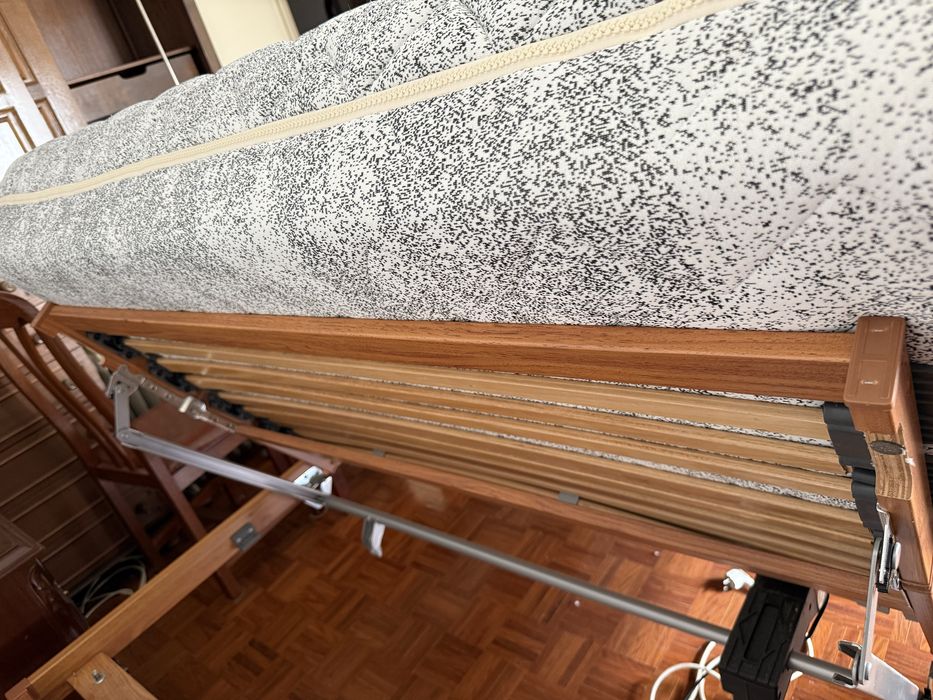 Cama articulada elétrica em muito bom estado