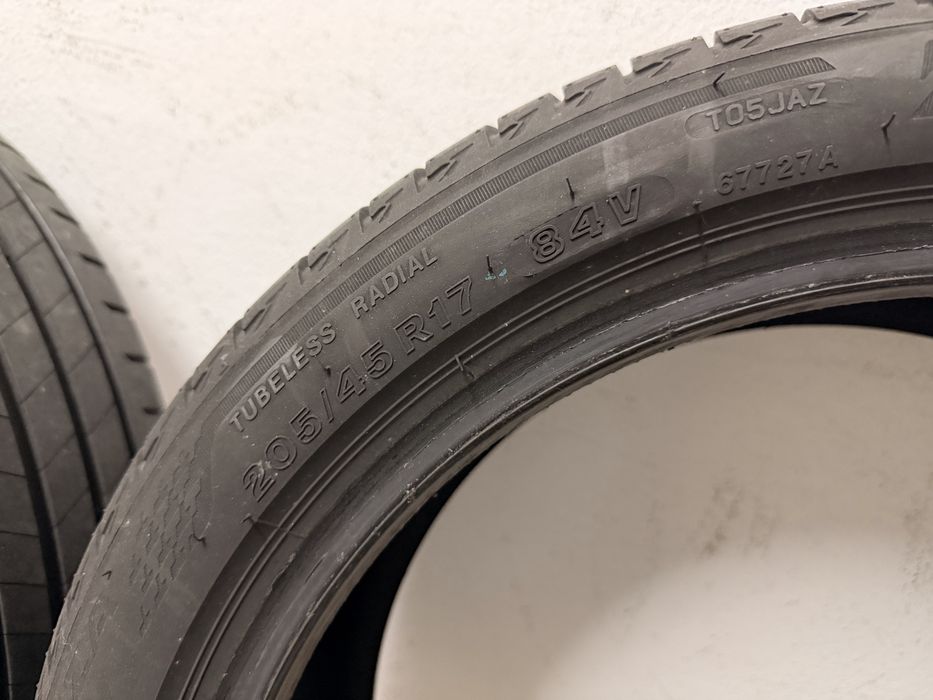 2 Pneus Bridgestone 205/45 R17 84V