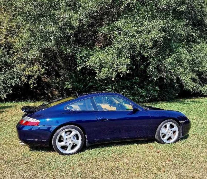 Porsche 911 Carrera 4 — photo 4