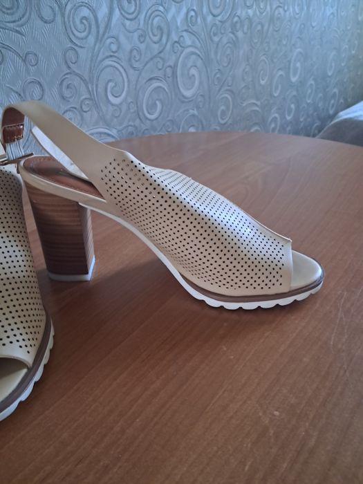 Босоножки женские 38 размер