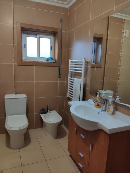 Arrenda-se quarto a estudante