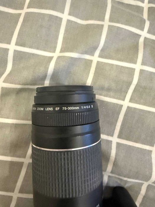 Canon EOS 1100D (Rebel T3) + 2 об’єктиви 18-55 та 75-300 + зарядка