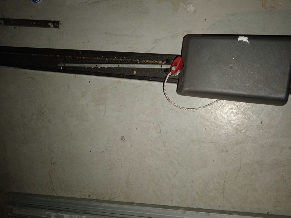 Guia de calha de ferro portão de garagem com corrente