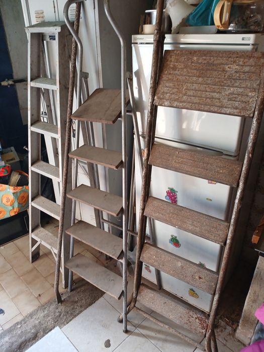 vendo escadotes antigos em ferro