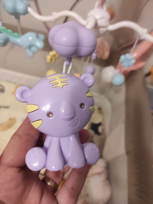 Дитячий мобіль на ліжечко з проектором