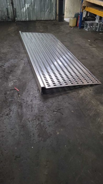 panel aluminium  typu LOHR  - platforma laweta najazd