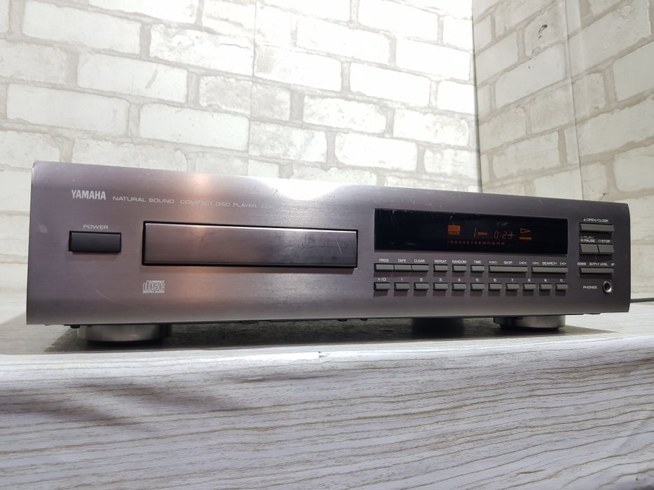 Програвач CD дисків YAMAHA CDX-560, б/у з Німеччини