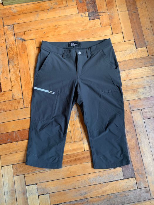 Шикарные женские треккинговые шорты бриджи Peak Performance оригинал