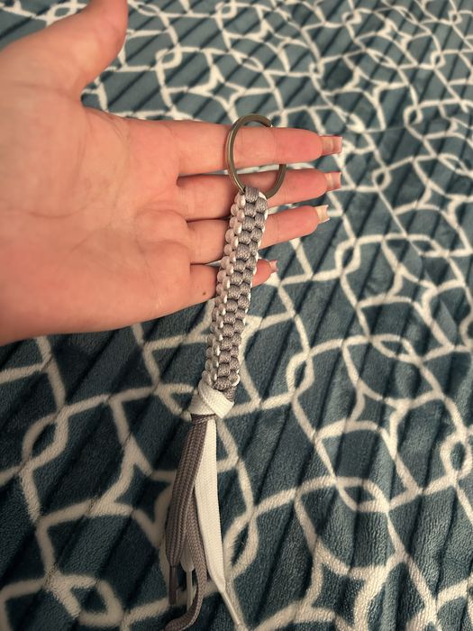 Porta chaves branco e cinza