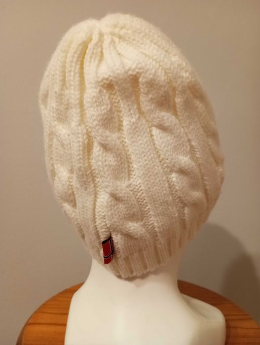 Norge Biała czapka w warkocze rozm.54-58