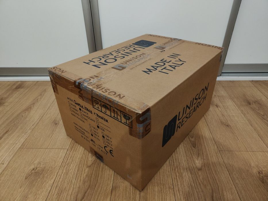 Włoski wzmacniacz lampowy Unison Research Simply Italy USB  black