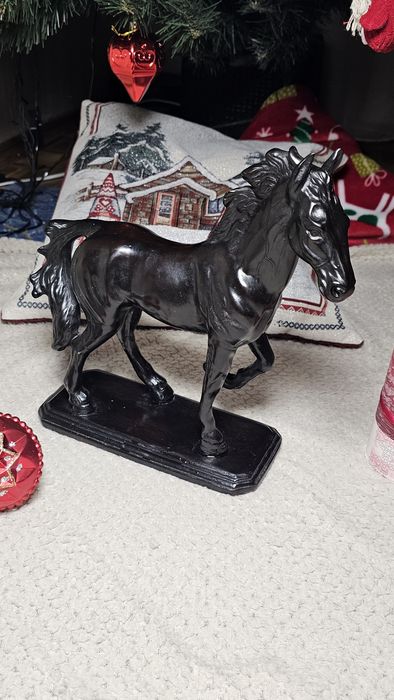Статуетка коня лошади