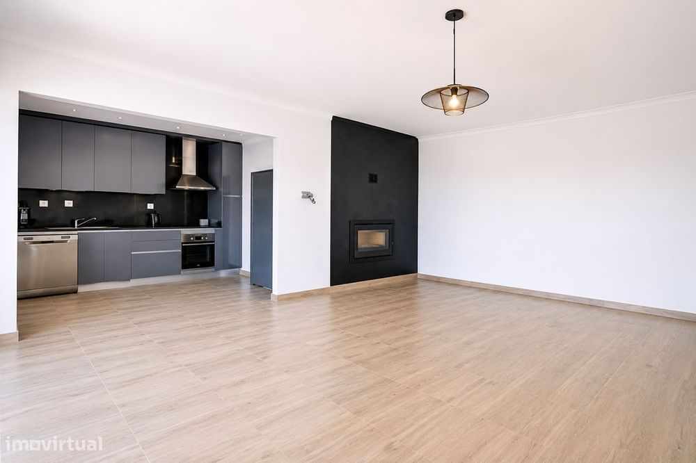 Apartamento T2 com varanda e garagem em Ovar - Furadouro