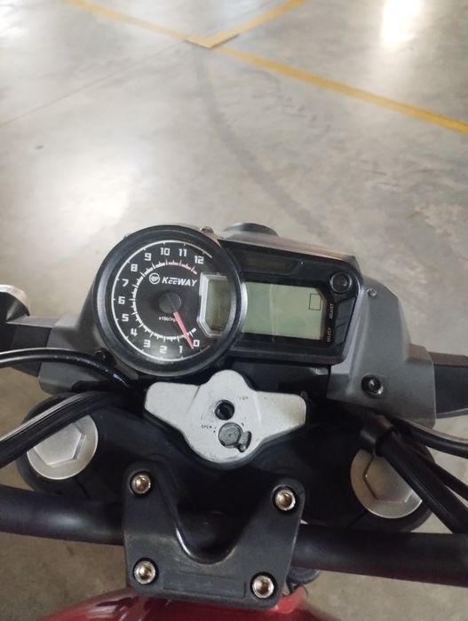 Keeway RKV 125 Vermelha