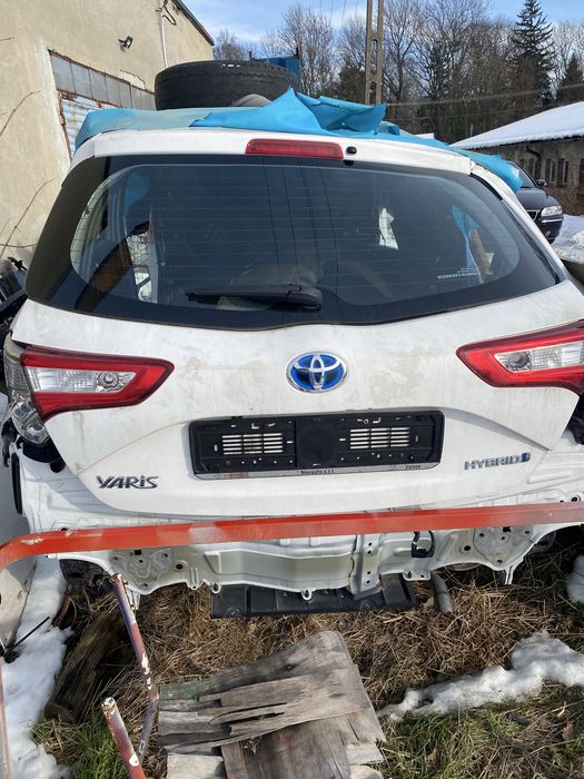 Toyota yaris III LIFT lampa w klape lewa