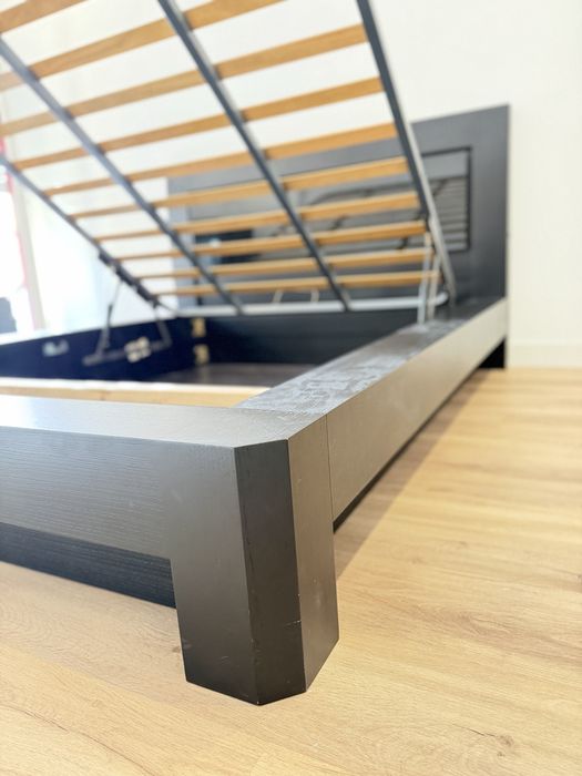 Mobilia de quarto em madeira macica cor preta