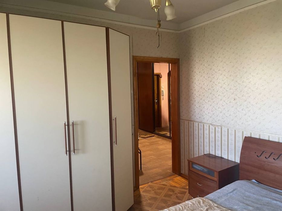 Продам трехкомнатную квартиру трьохкімнатну