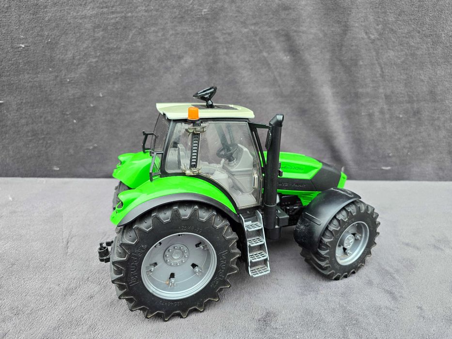 Bruder Traktor Deutz Agrotron X720