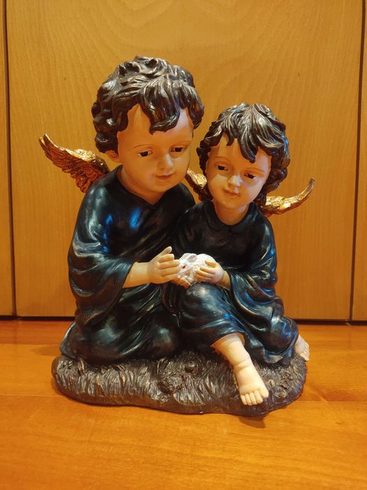 Anjinhos com coelho - grupo escultórico em marfinite, 30 cm
