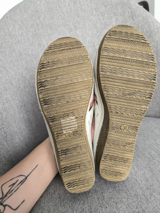 Жіночі шльопанці на платформі