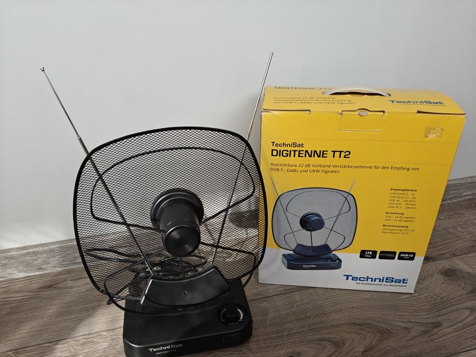 Antena tv wewnętrzna technisat tt2 ze wzmacniaczem do 36db