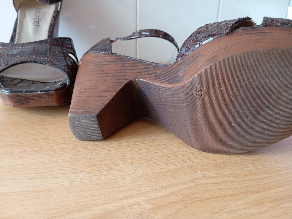 Sandálias 37 com salto leve