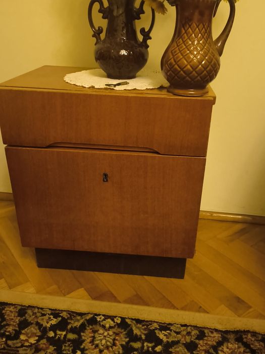 Kredens, pufa, stolik