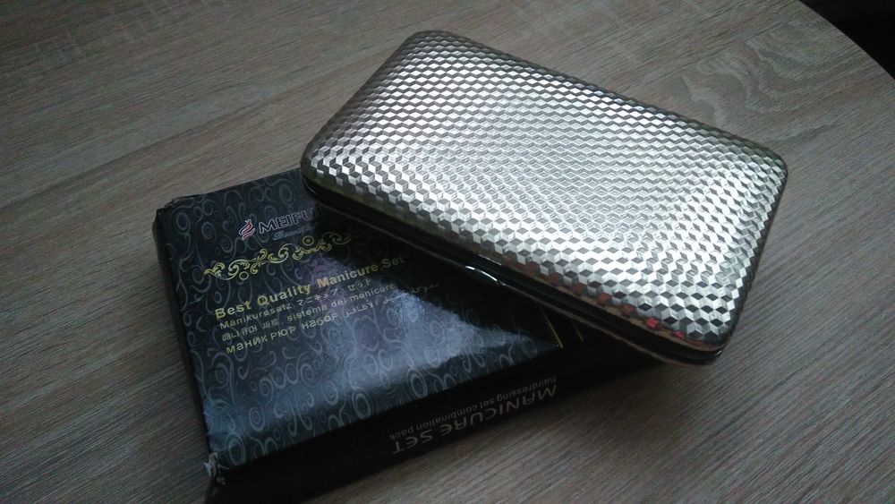 Професійний набір для манікюру та педикюру