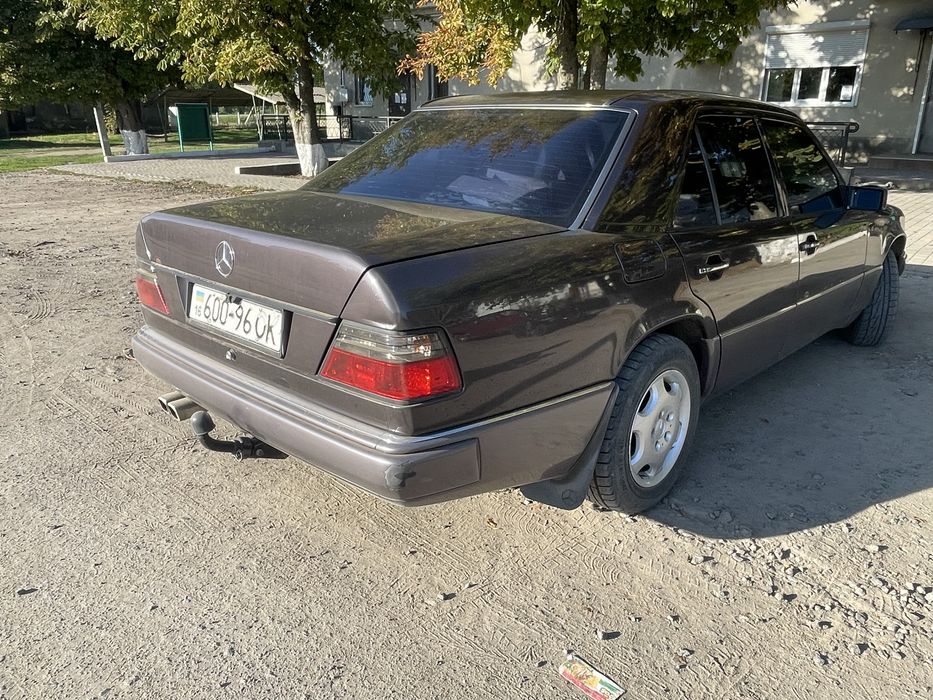 Продам 124 2.0 газ бенз 1993