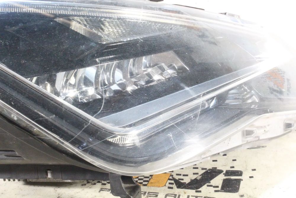 Ótica / farol direita SEAT Leon (5F1)