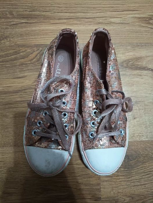 Trampki cekinowe 33