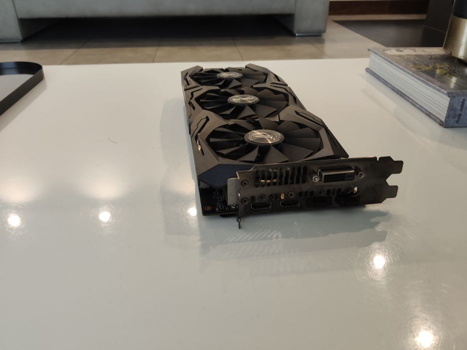 ASUS ROG Strix GTX 1060 6GB – Placa Gráfica Gaming – Excelente Estado