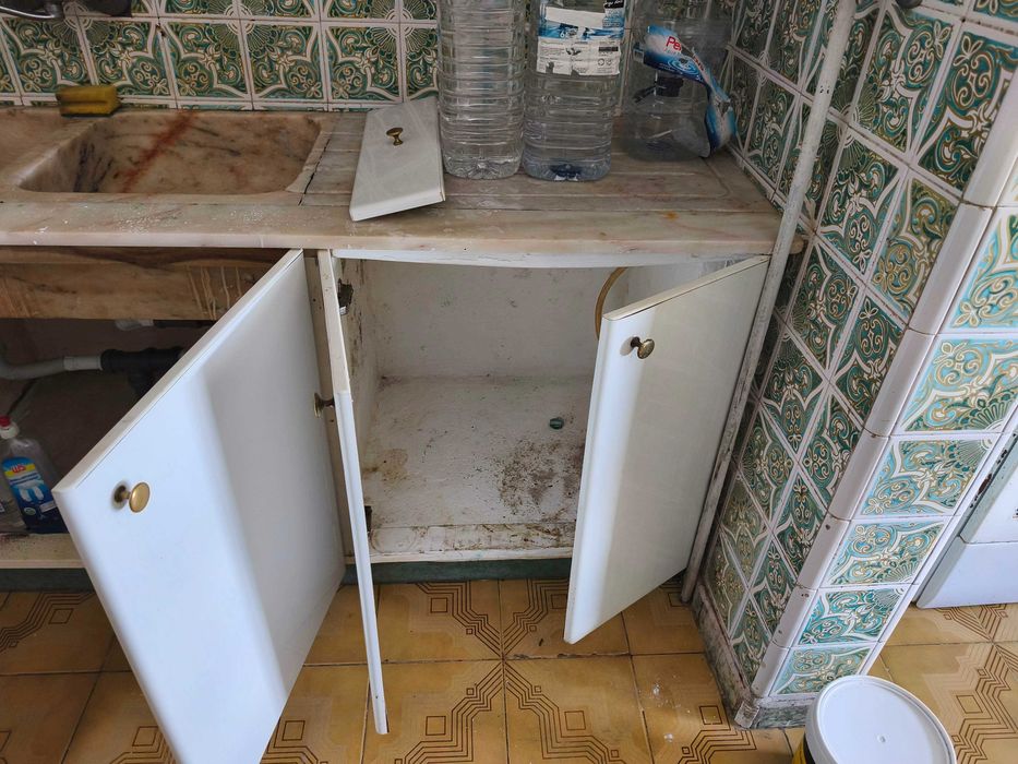 Armários de cozinha e tampo pedra
