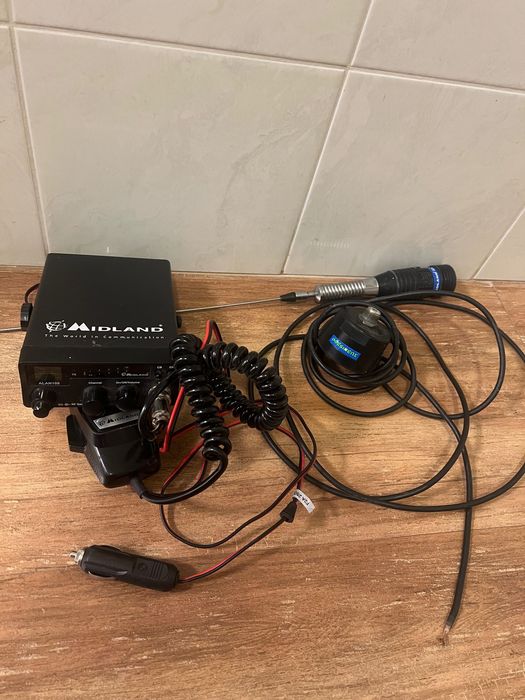 Cb radio midland wraz z anteną przykręcana do klapy bagażnika
