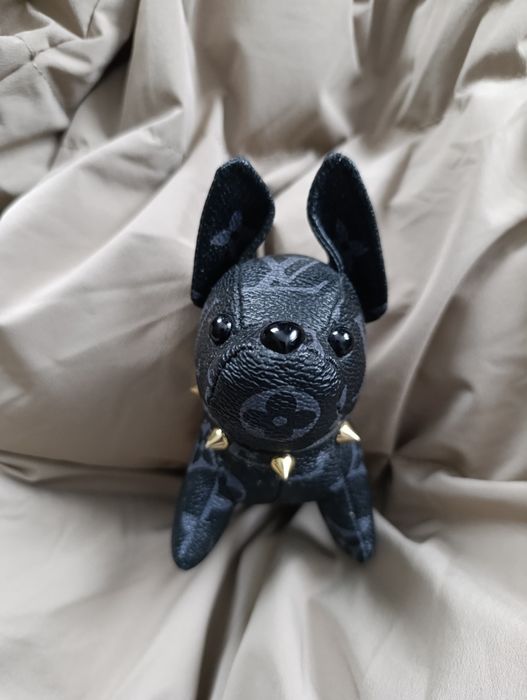 Брелок /підвіска-шарм бульдог для сумки в стилі Louis Vuitton