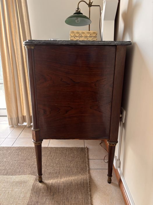 Comoda Dona Maria com tampo em pedra (negociável)