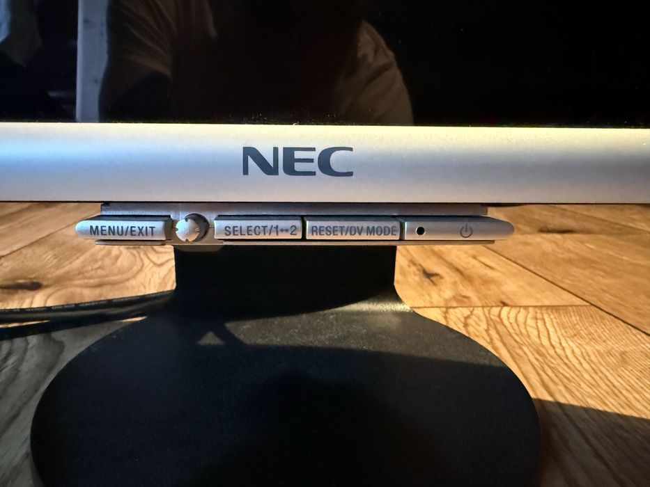 NEC MultiSync 20WGX² – 20,1” IPS, 1680×1050, OptiClear