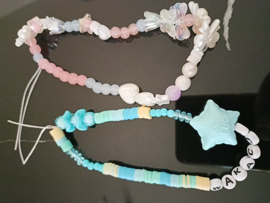 Bransoletki i bryloki do telefonu