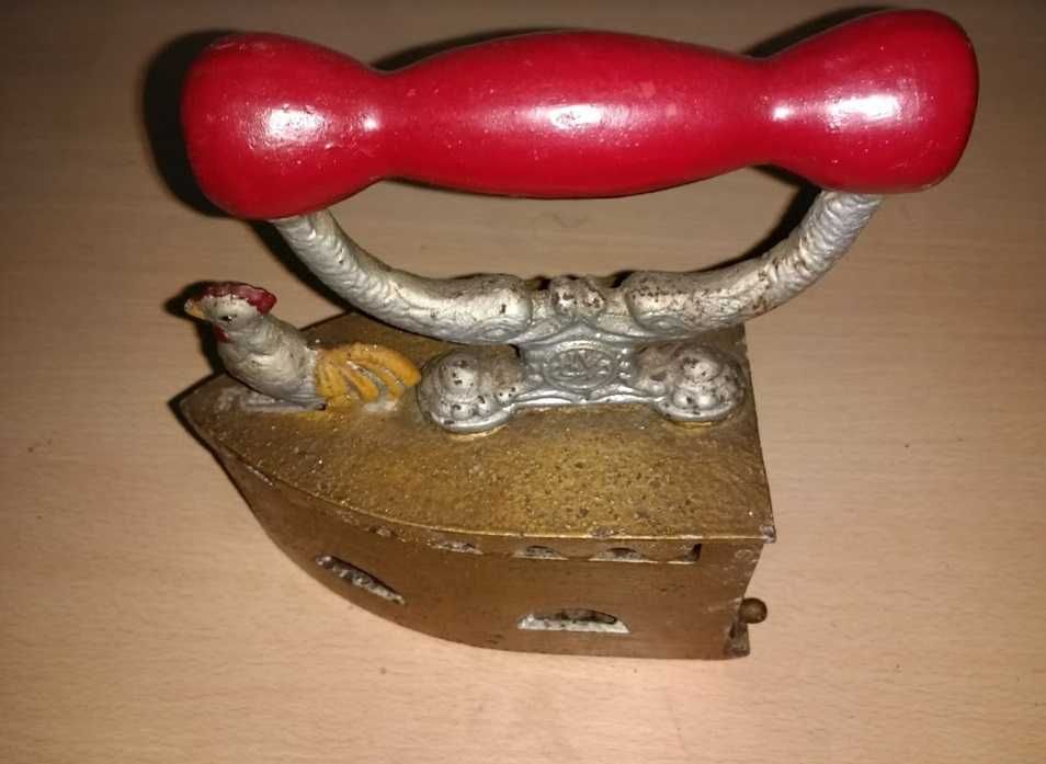 Ferro antigo a carvão, muito giro