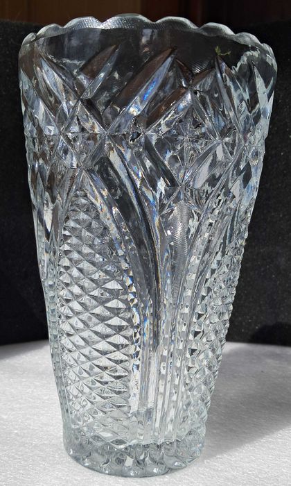 Продам хрустальные вазы