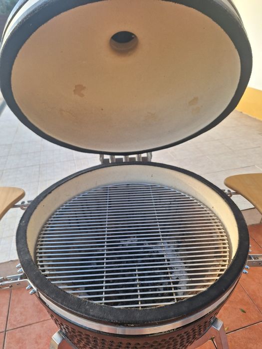 Grelhador a carvao kamado