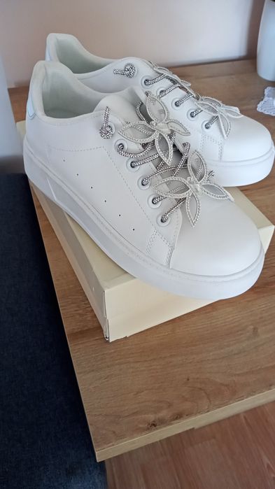 Adidasy białe motyl